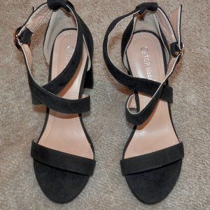 TOP MODA BLACK SUEDE CRISSCROSS ANKLE  STRAP 3.5 IN HEELS * SIZE 6 * LIKE NEW *